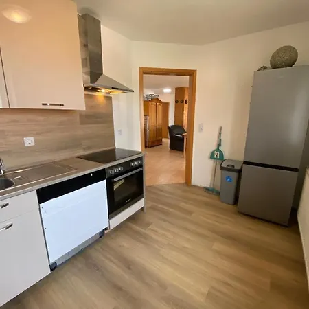 Grosses Monteurhaus In شقة